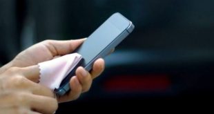 Tips Cara Membersihkan Layar HP